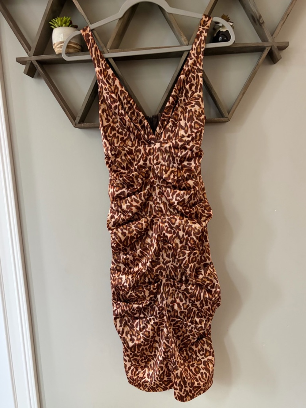 Nicole Miller ruched sleeveless leopard print mini dress. Size 4.